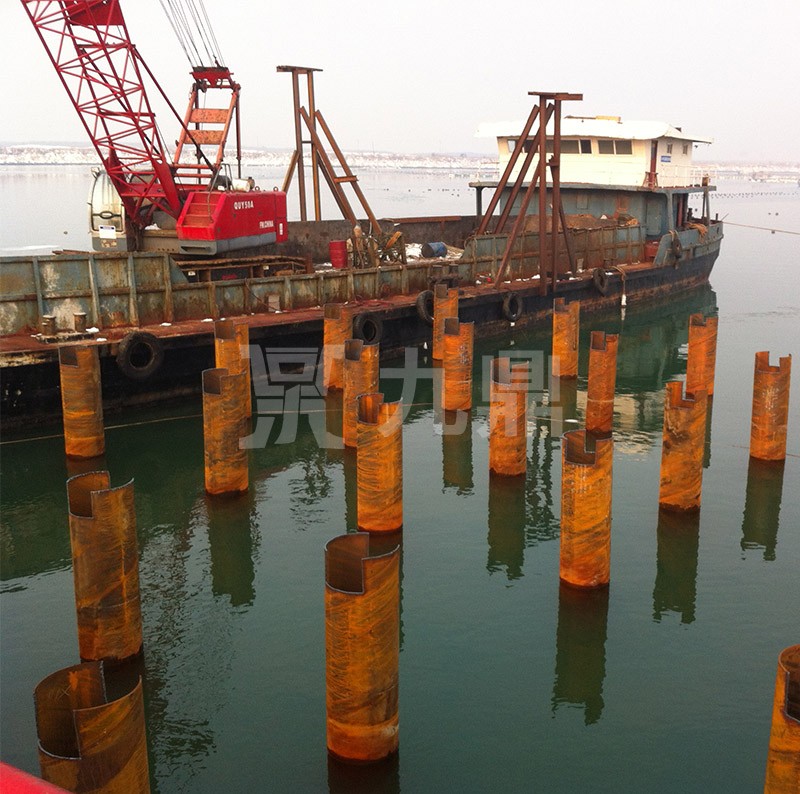 中(zhong)交三(san)航(hang)威海(hai)青榮城(cheng)際公(gong)路(lu)雙(shuang)島(dao)港特(te)大橋(qiao)鋼(gang)平檯