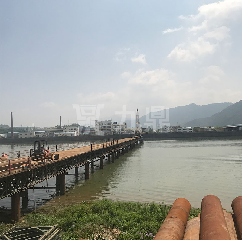 鋼(gang)平檯(tai)